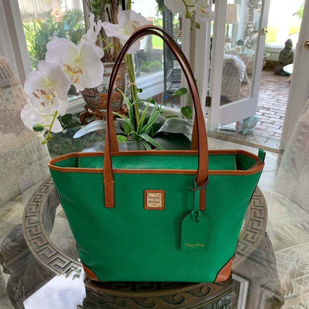 DOONEY & BOURKE CHARLESTON SHOPPER TOTE!💚🤎